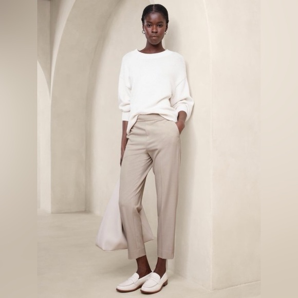 Banana Republic Pants - NWT! Banana Republic Oyster Pearl Hayden Taper Pant - Size 20💙